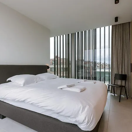 Huswell - Beachfront With Sea View Apartment Koksijde