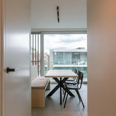 Huswell - Beachfront With Sea View Apartment Koksijde