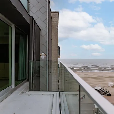 Huswell - Beachfront With Sea View
