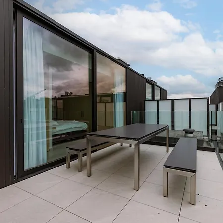 Huswell - Beachfront With Sea View Apartment